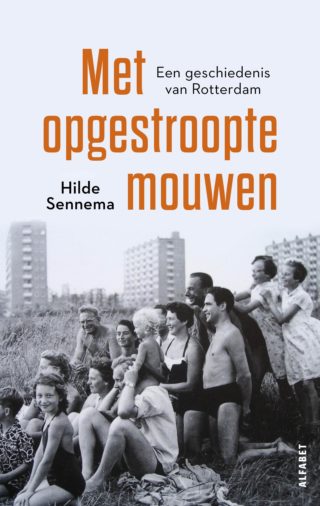 Met opgestroopte mouwen